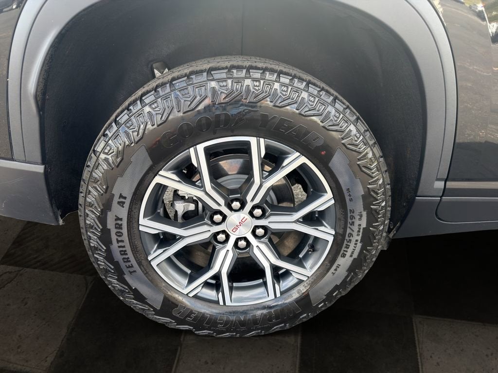 2025 GMC Acadia AT4