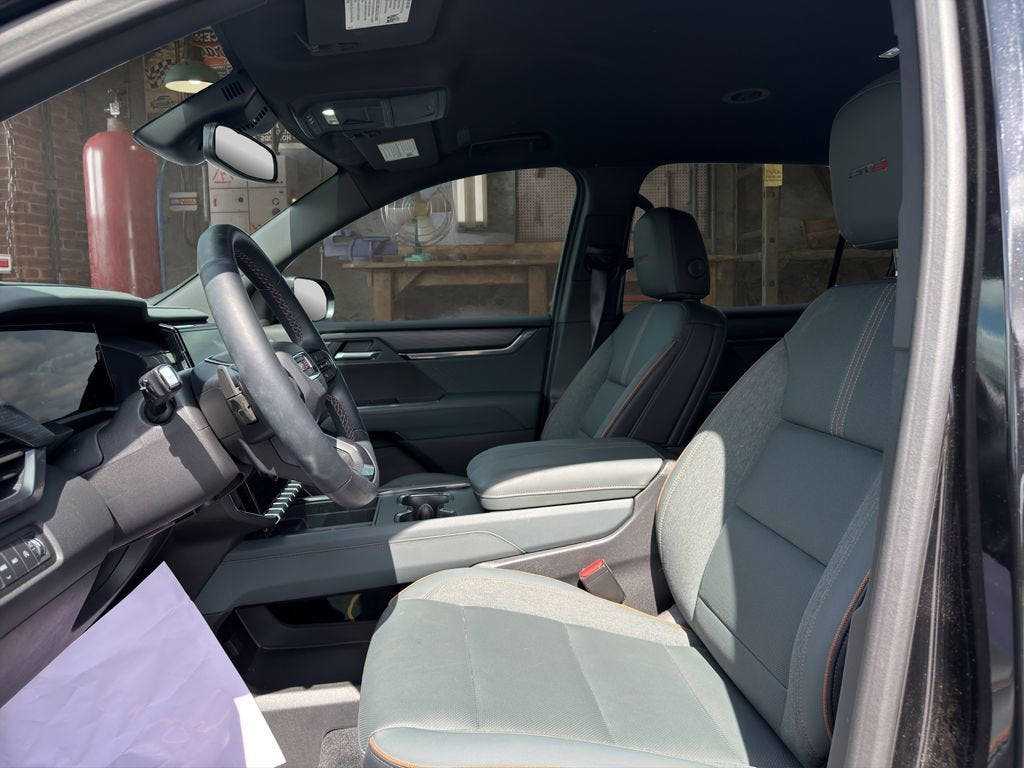 2025 GMC Acadia AT4