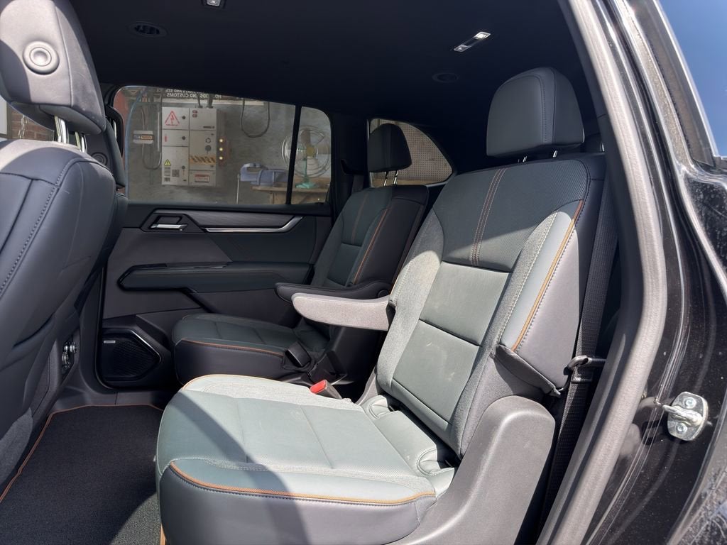 2025 GMC Acadia AT4