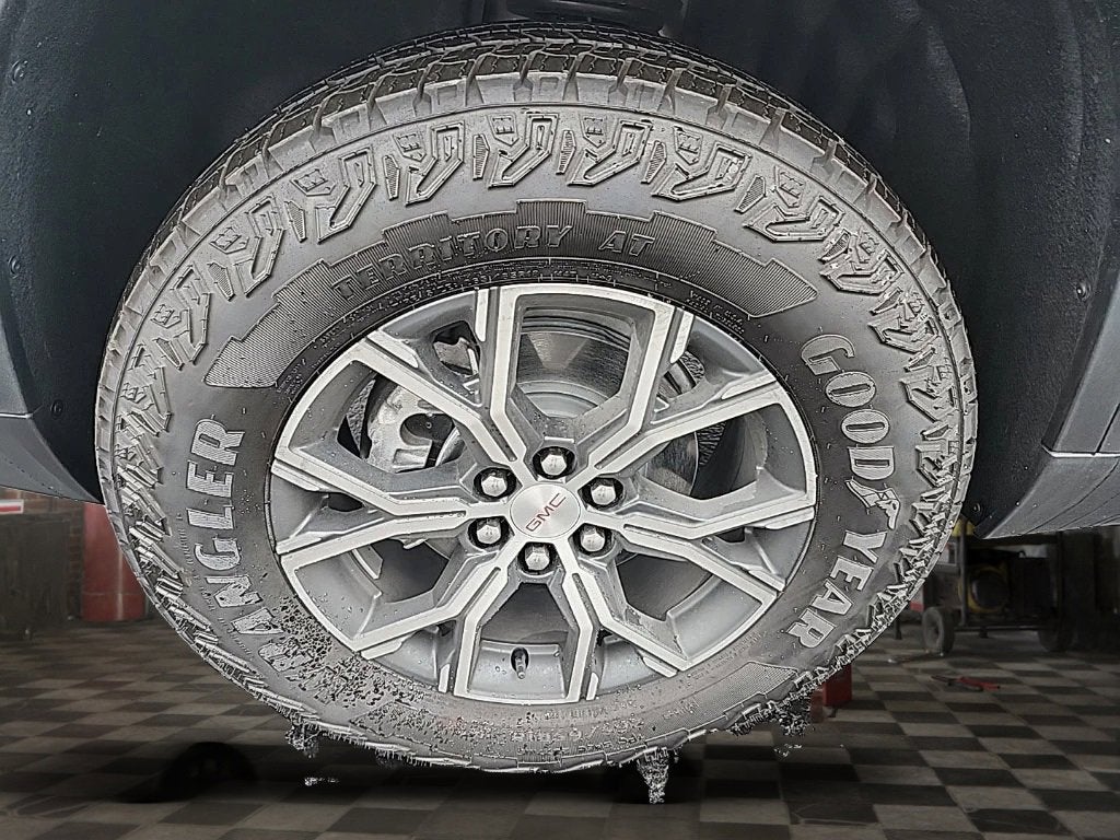 2025 GMC Acadia AT4