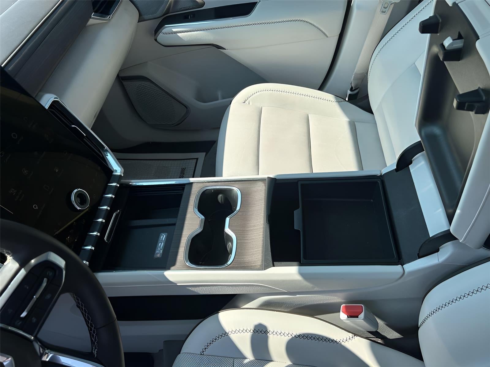 2025 GMC Acadia Denali - Photo 28