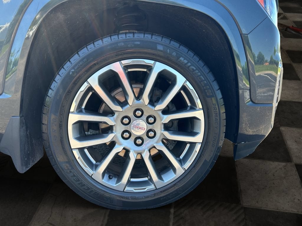 2023 GMC Acadia Denali