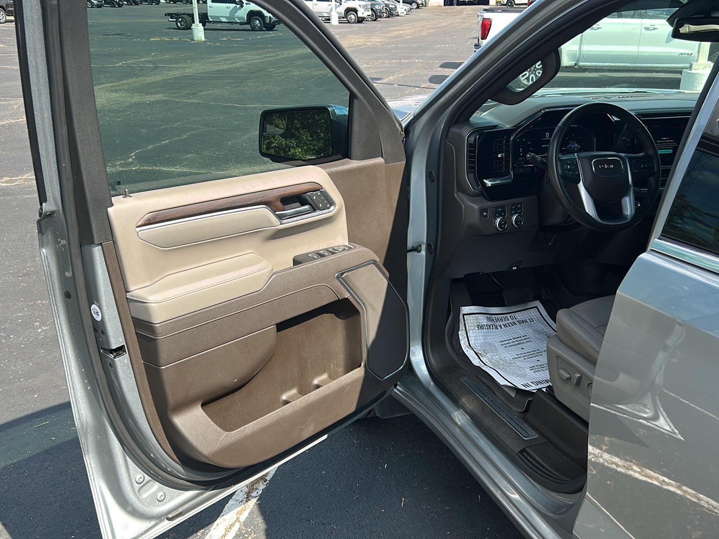 2025 GMC Sierra 1500 SLT - Photo 17
