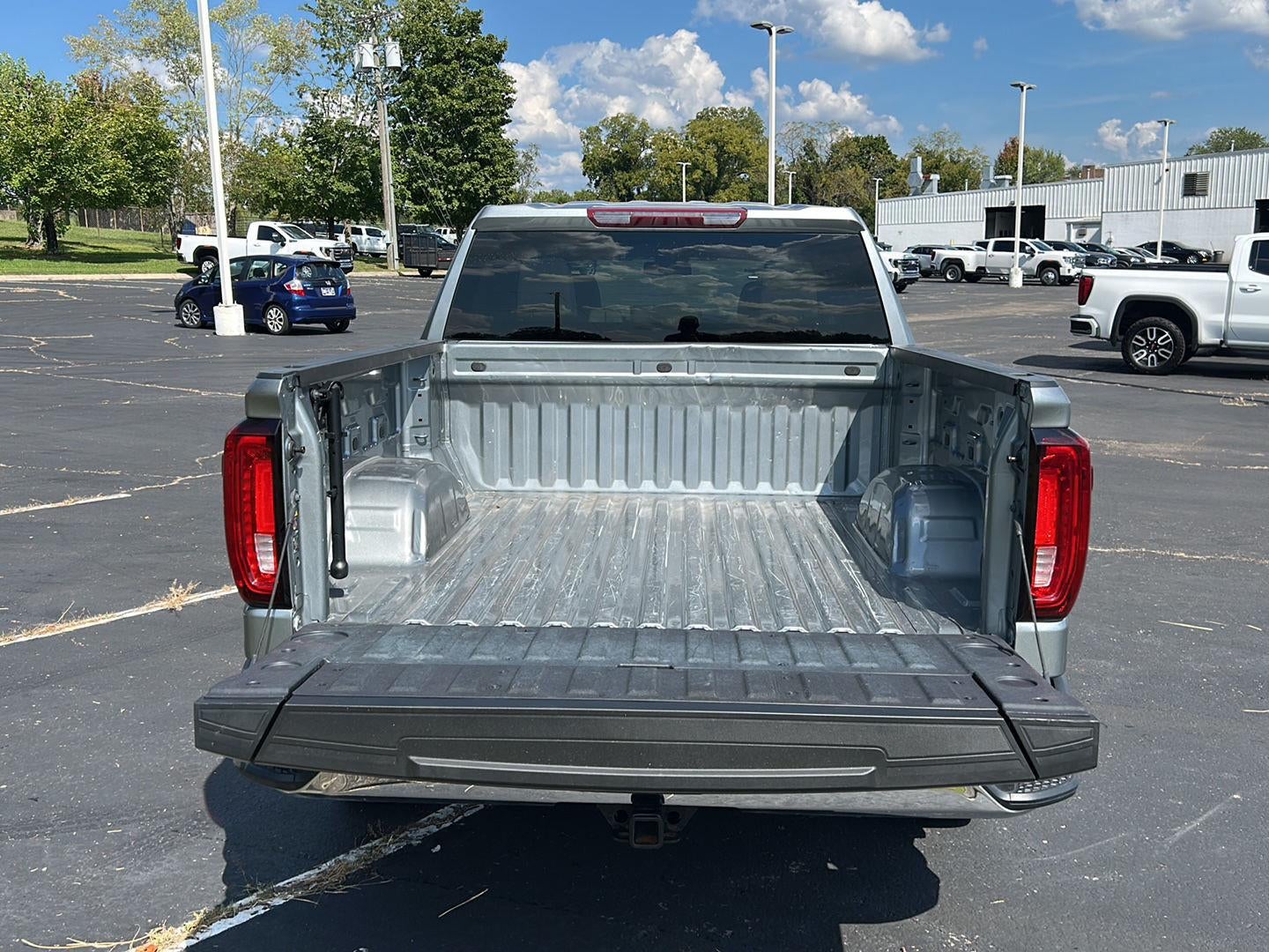2025 GMC Sierra 1500 SLT - Photo 6