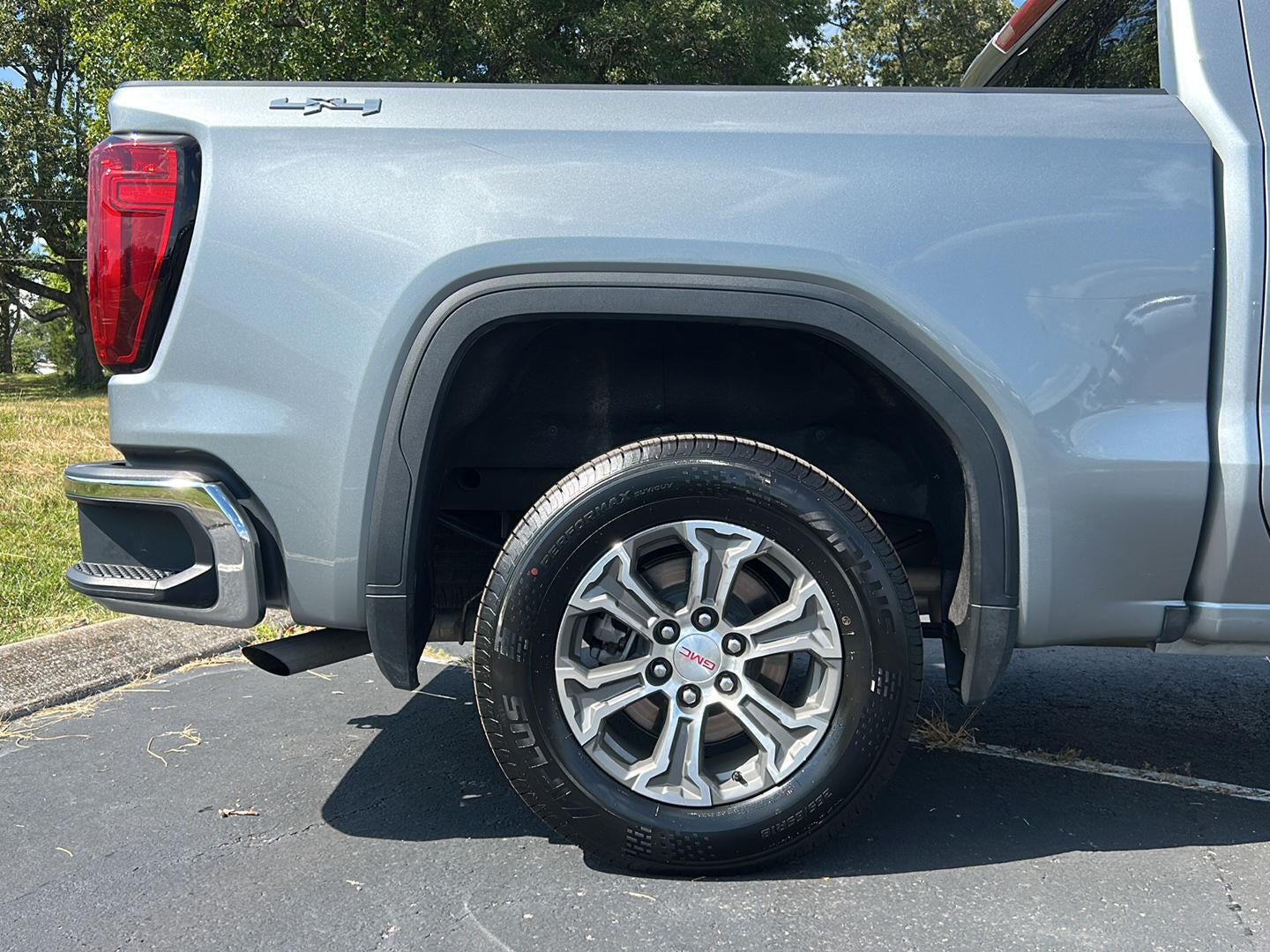 2025 GMC Sierra 1500 SLT - Photo 8