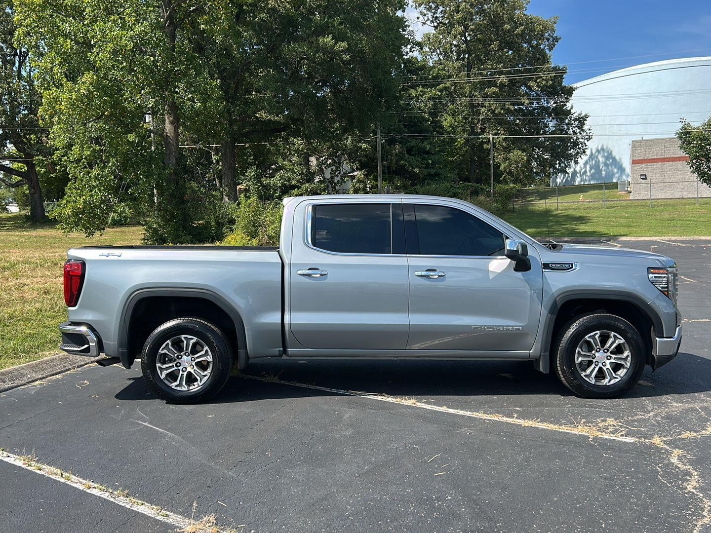 2025 GMC Sierra 1500 SLT - Photo 9