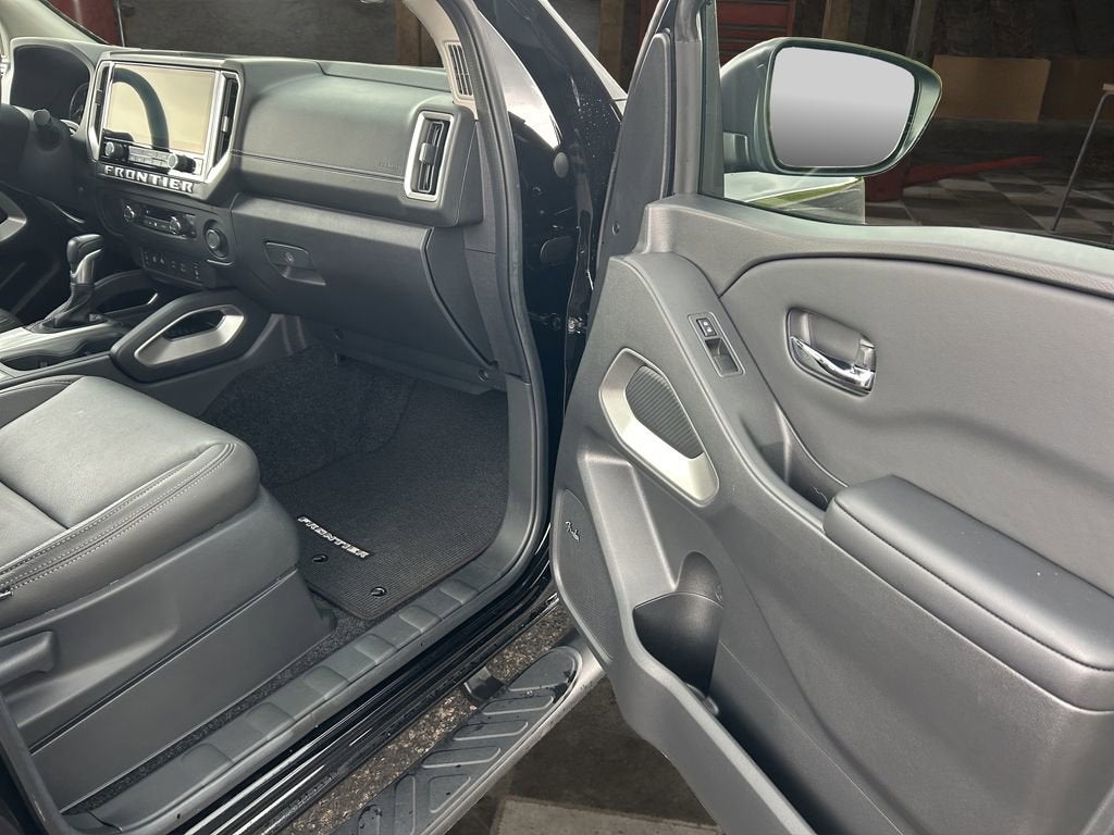 2025 Nissan Frontier Crew Cab SV 4x2