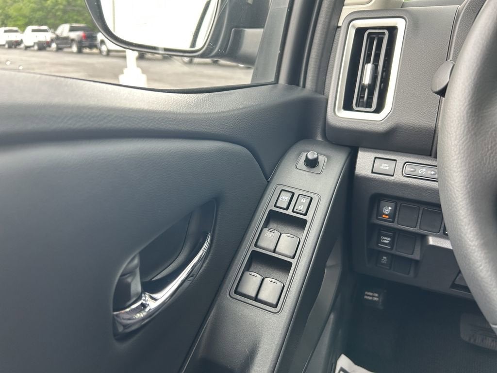 2025 Nissan Frontier Crew Cab SV 4x2