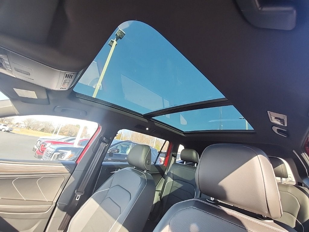 2024 Volkswagen Tiguan SEL R-Line