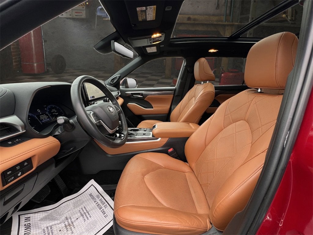 2024 Toyota Highlander Hybrid Platinum