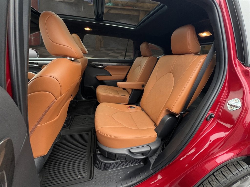 2024 Toyota Highlander Hybrid Platinum