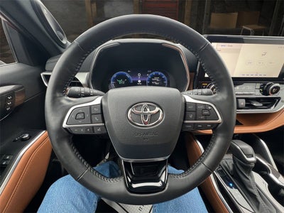 2024 Toyota Highlander Hybrid Platinum