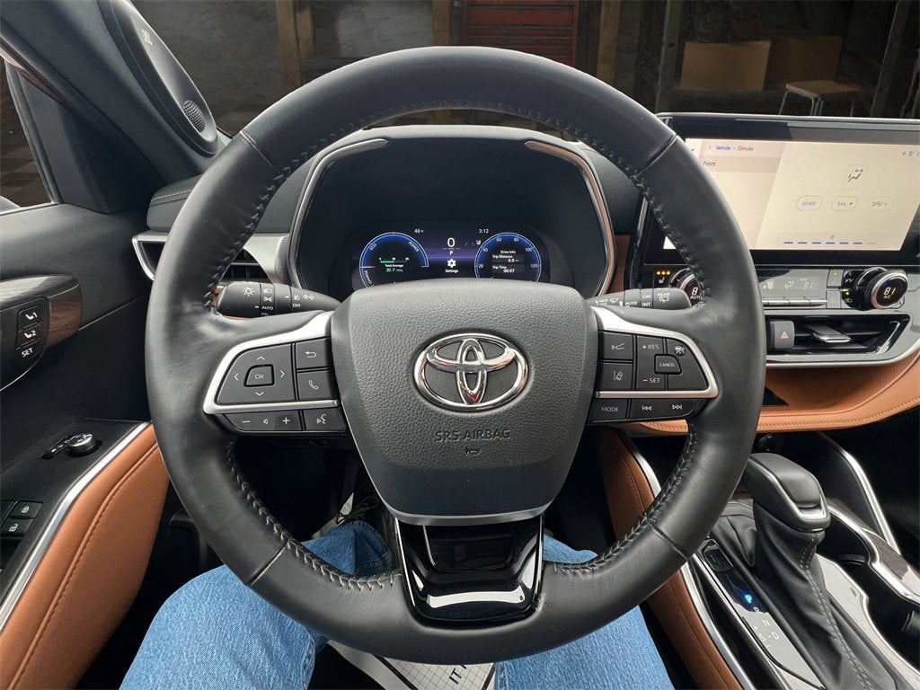 2024 Toyota Highlander Hybrid Platinum