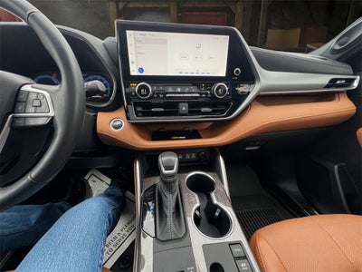 2024 Toyota Highlander Hybrid Platinum