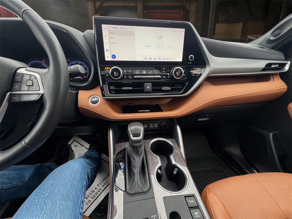 2024 Toyota Highlander Hybrid Platinum