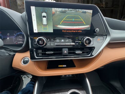 2024 Toyota Highlander Hybrid Platinum