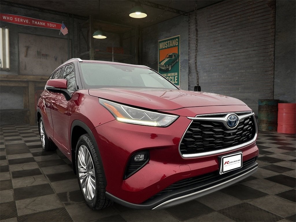 2024 Toyota Highlander Hybrid Platinum
