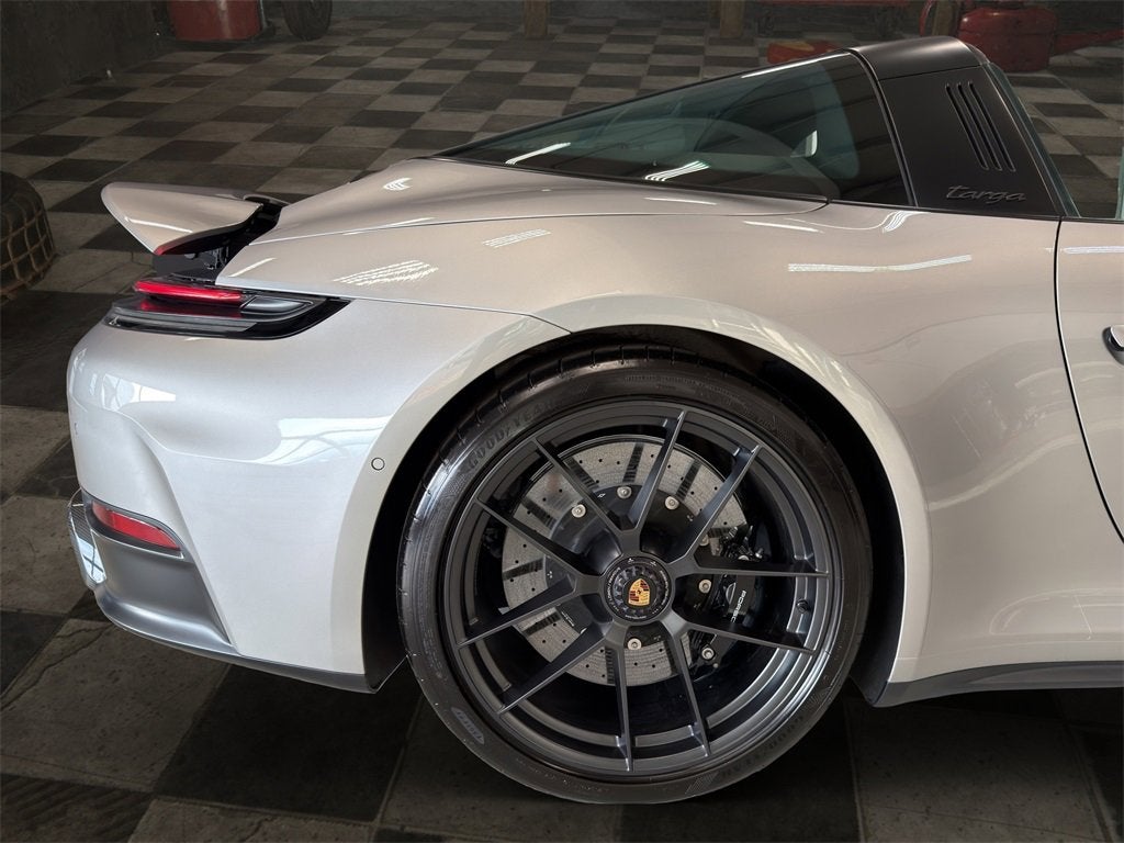 2025 Porsche 911 4 GTS