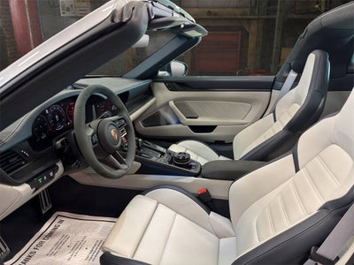 2025 Porsche 911 4 GTS