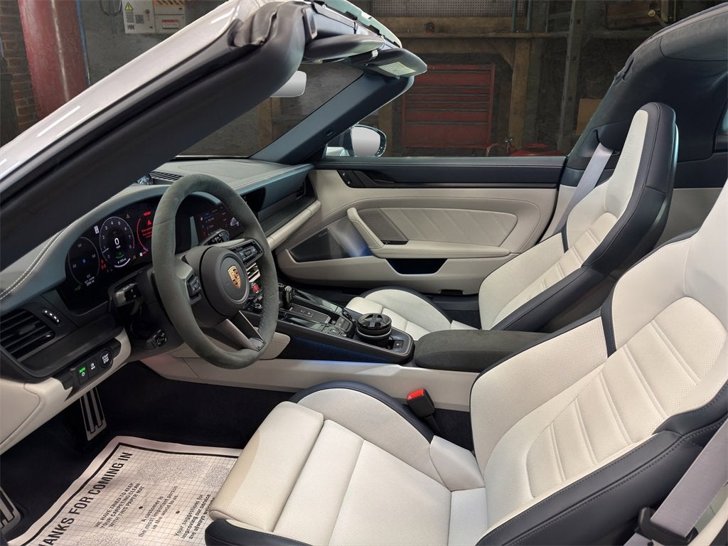 2025 Porsche 911 4 GTS