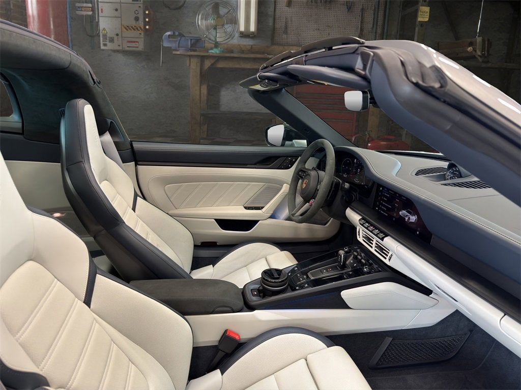 2025 Porsche 911 4 GTS