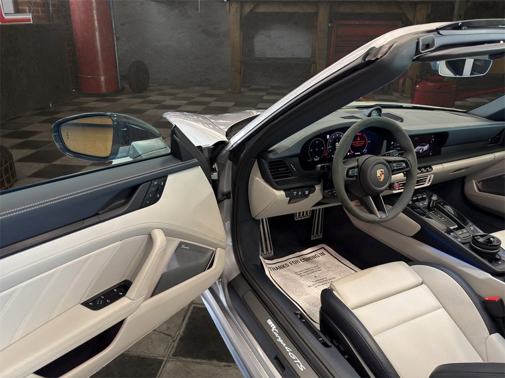 2025 Porsche 911 4 GTS