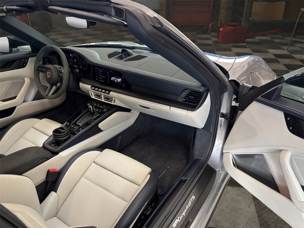 2025 Porsche 911 4 GTS