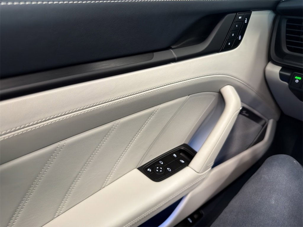 2025 Porsche 911 4 GTS