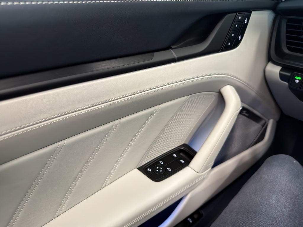 2025 Porsche 911 4 GTS