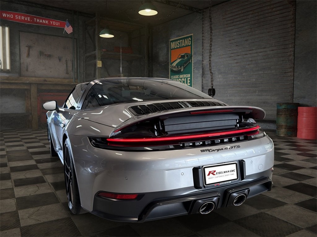 2025 Porsche 911 4 GTS