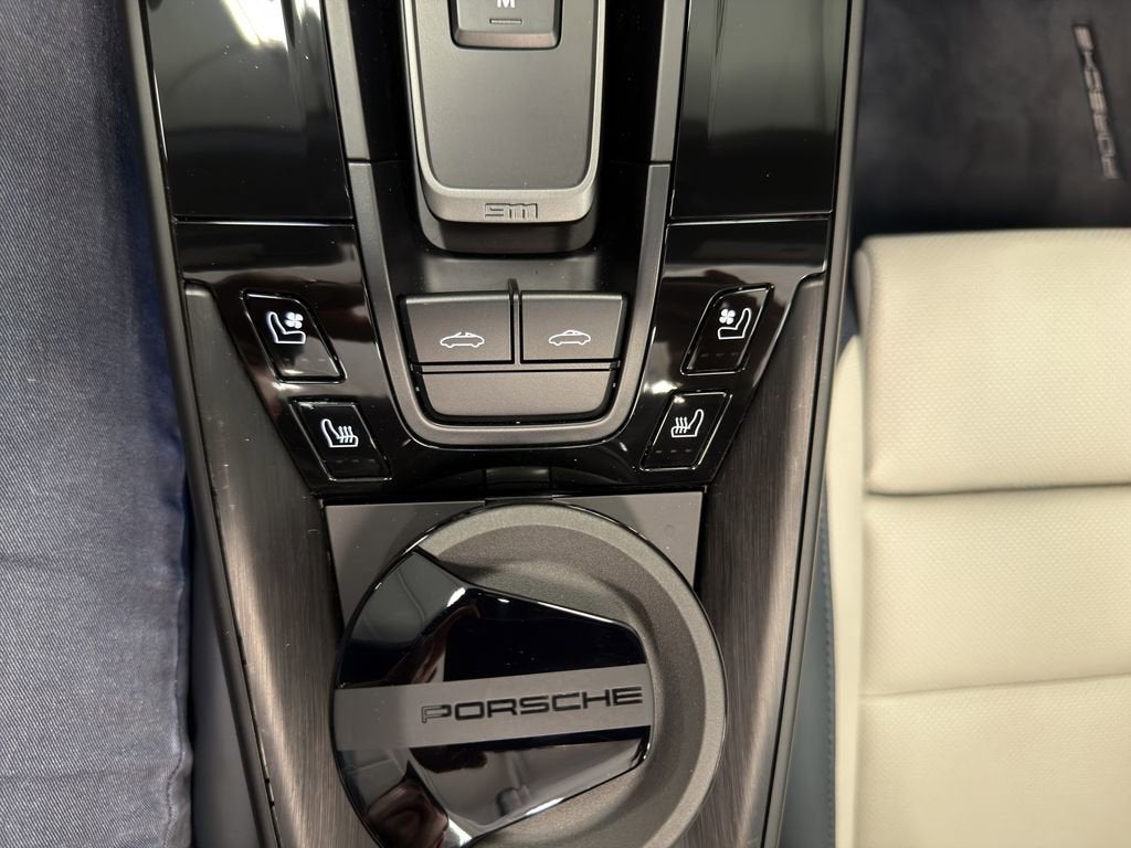 2025 Porsche 911 4 GTS