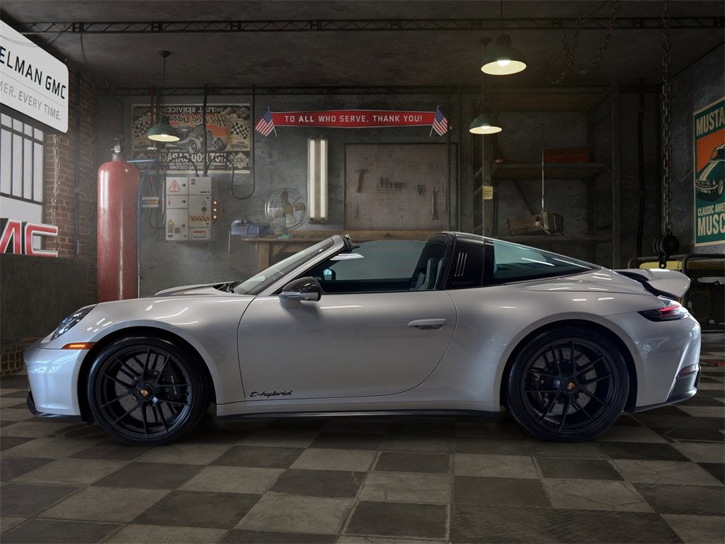 2025 Porsche 911 4 GTS