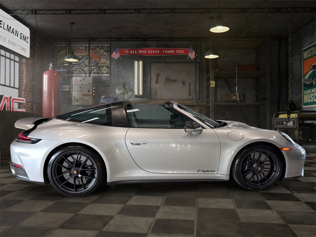 2025 Porsche 911 4 GTS