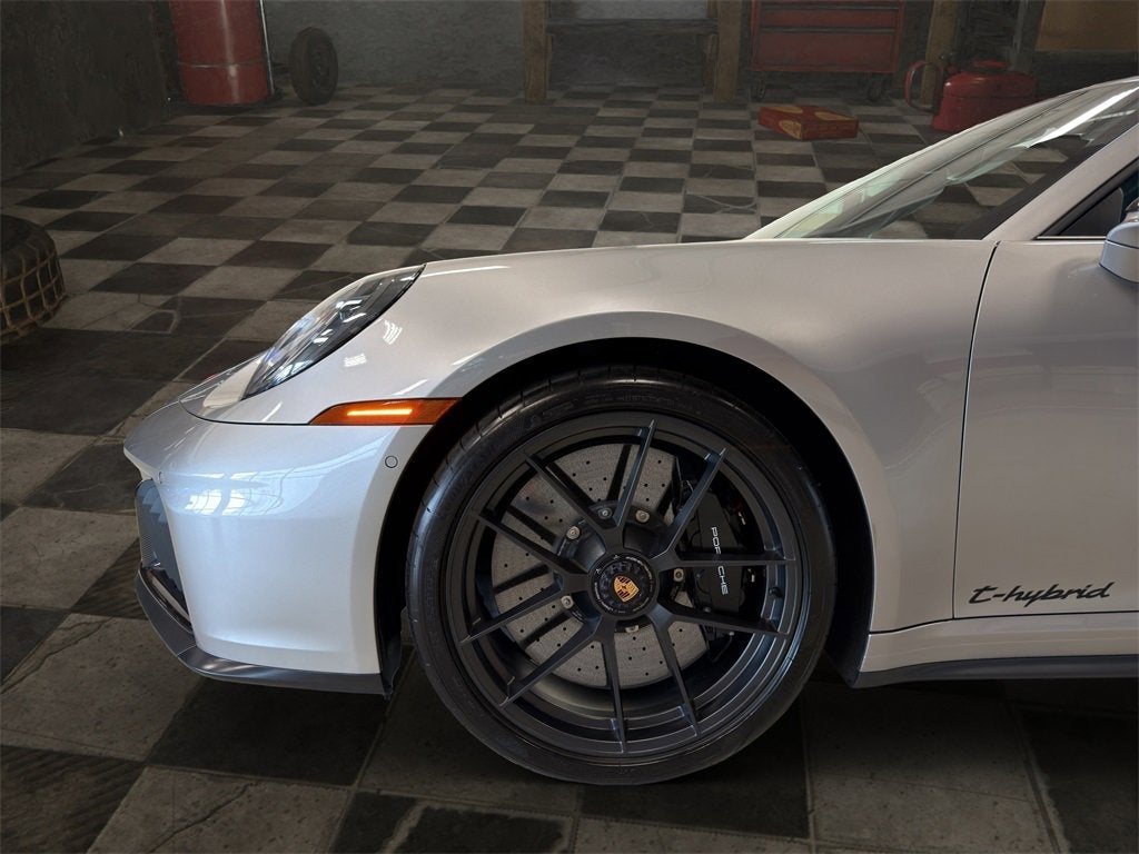 2025 Porsche 911 4 GTS