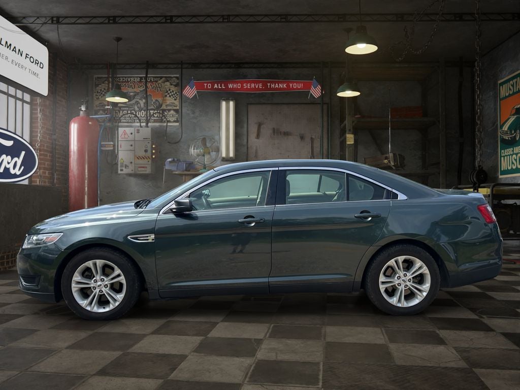 2016 Ford Taurus SE