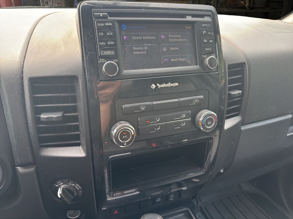 2015 Nissan Titan SV