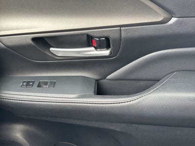 2022 Toyota Sienna Woodland Edition