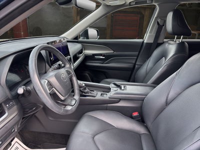 2022 Toyota Sienna Woodland Edition