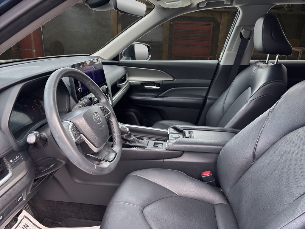 2022 Toyota Sienna Woodland Edition