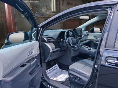 2023 Toyota Sienna XLE 8 Passenger