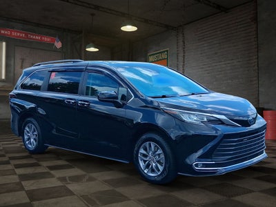 2023 Toyota Sienna XLE 8 Passenger