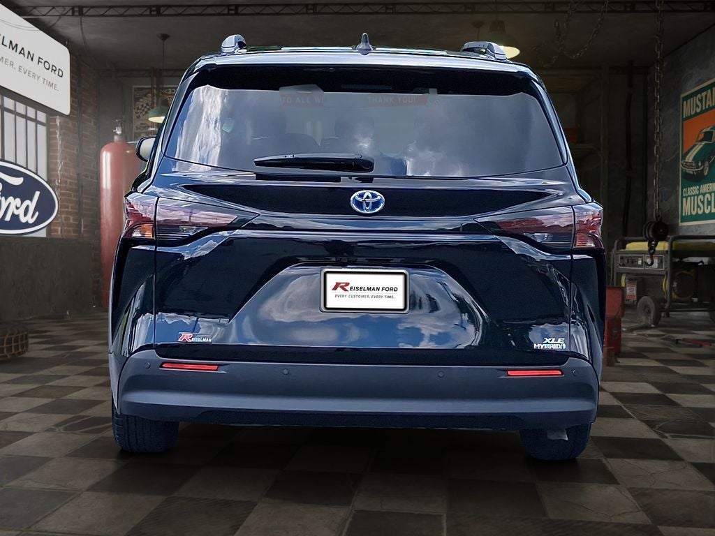 2023 Toyota Sienna XLE 8 Passenger