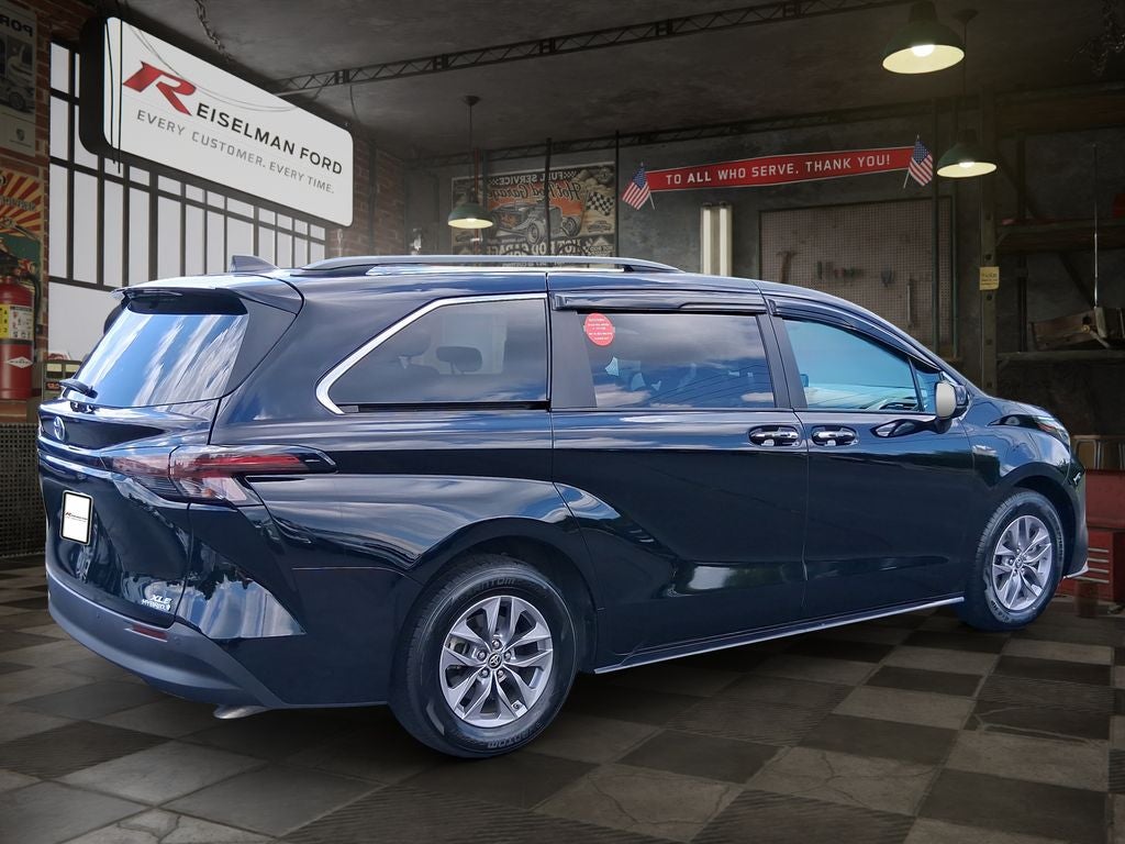 2023 Toyota Sienna XLE 8 Passenger