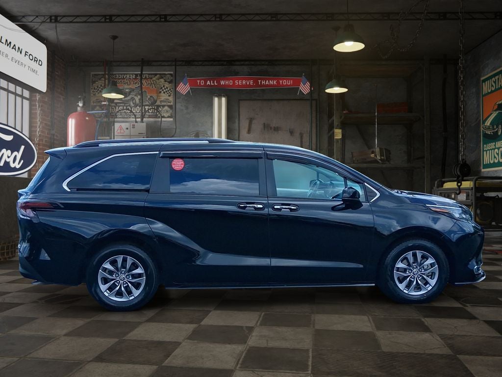 2023 Toyota Sienna XLE 8 Passenger
