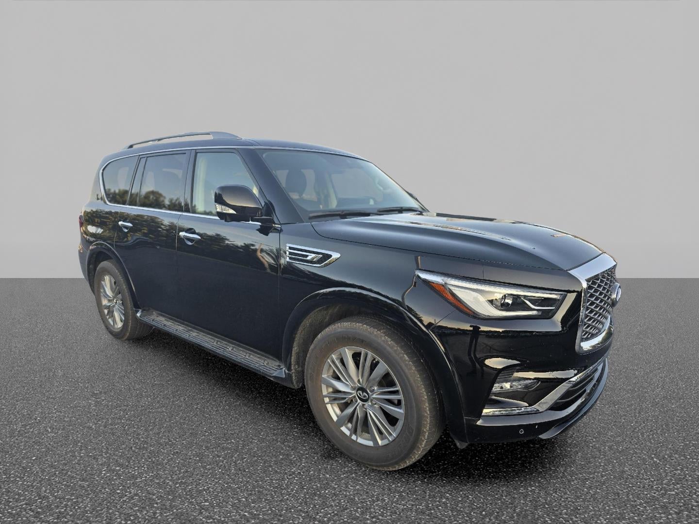 2023 INFINITI QX80 LUXE